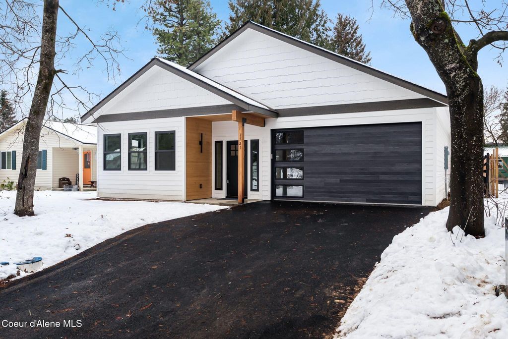 Photo of 1721 Larch St, Sandpoint, ID 83864 (MLS # 26-693)