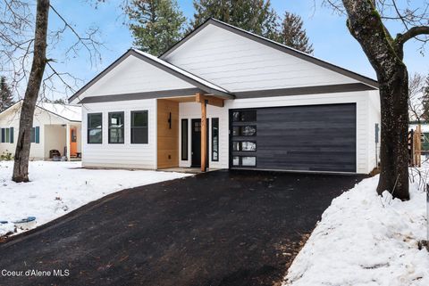 Photo of 1721 Larch St, Sandpoint, ID 83864 (MLS # 26-693)