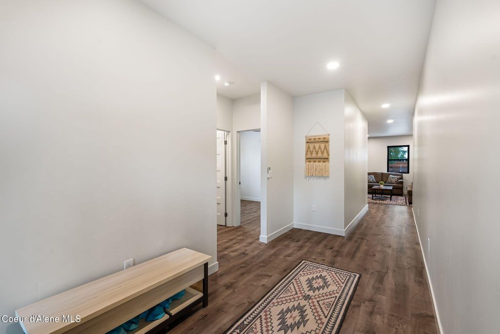 Photo of 1721 Larch St, Sandpoint, ID 83864 (MLS # 26-693)