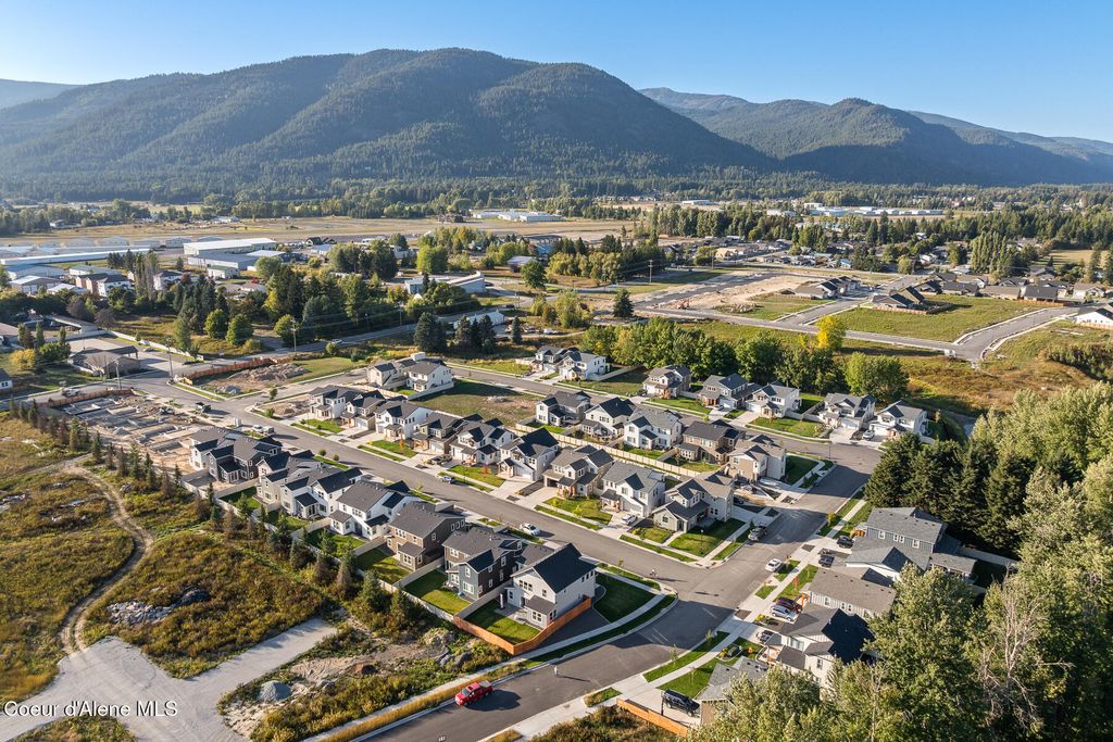 Photo of 627 MOSCOW St, Sandpoint, ID 83864 (MLS # 26-198)