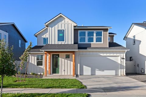 Photo of 627 MOSCOW St, Sandpoint, ID 83864 (MLS # 26-198)