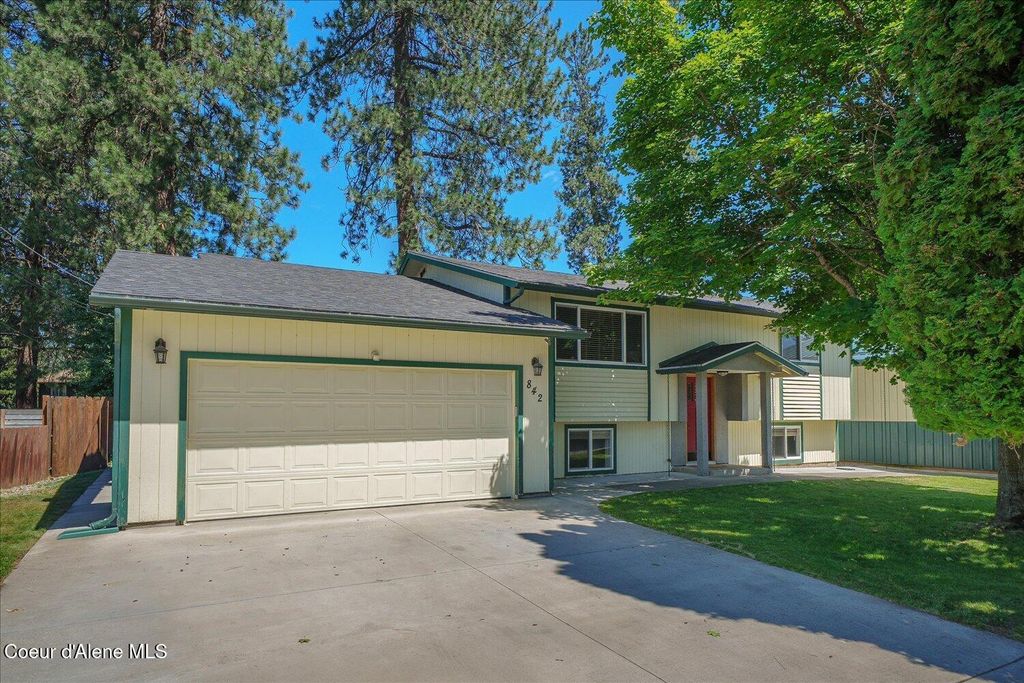 Photo of 842 22nd Pl, Coeur dAlene, ID 83814 (MLS # 26-7495)