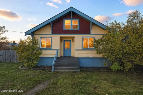 Photo of 1509 Cedar St, Sandpoint, ID 83864 (MLS # 25-10566)