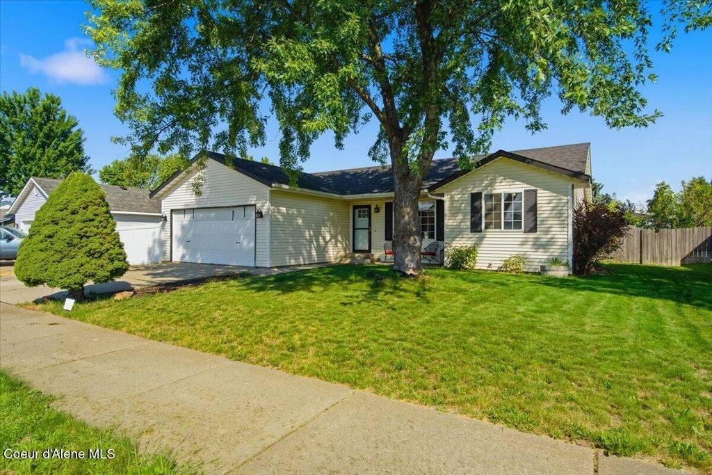 Photo of 1371 HERON Ave, Hayden, ID 83835 (MLS # 26-8840)