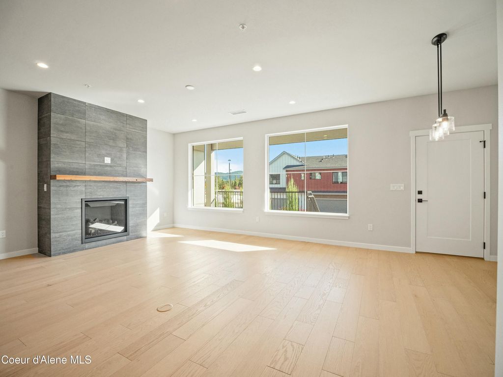 Photo of 1033 RAILROAD Ave, Post Falls, ID 83854 (MLS # 25-7299)