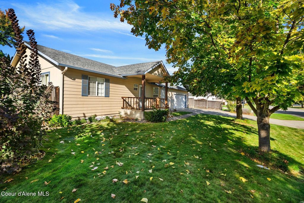 Photo of 8419 Cloverleaf Drive Drive, Hayden, ID 83835 (MLS # 25-10359)