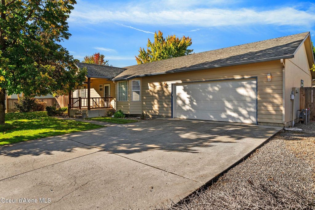 Photo of 8419 Cloverleaf Drive Drive, Hayden, ID 83835 (MLS # 25-10359)