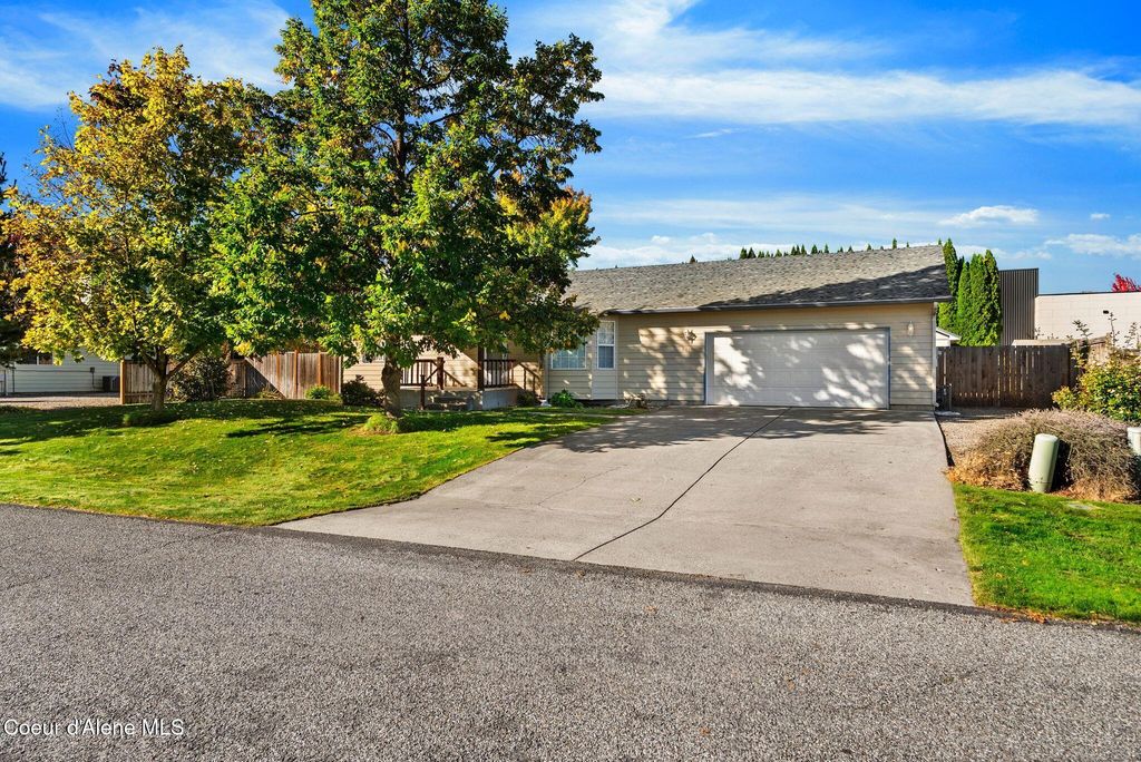 Photo of 8419 Cloverleaf Drive Drive, Hayden, ID 83835 (MLS # 25-10359)
