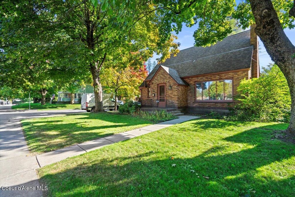 Photo of 924 SHERMAN Ave, Coeur dAlene, ID 83814 (MLS # 25-9714)