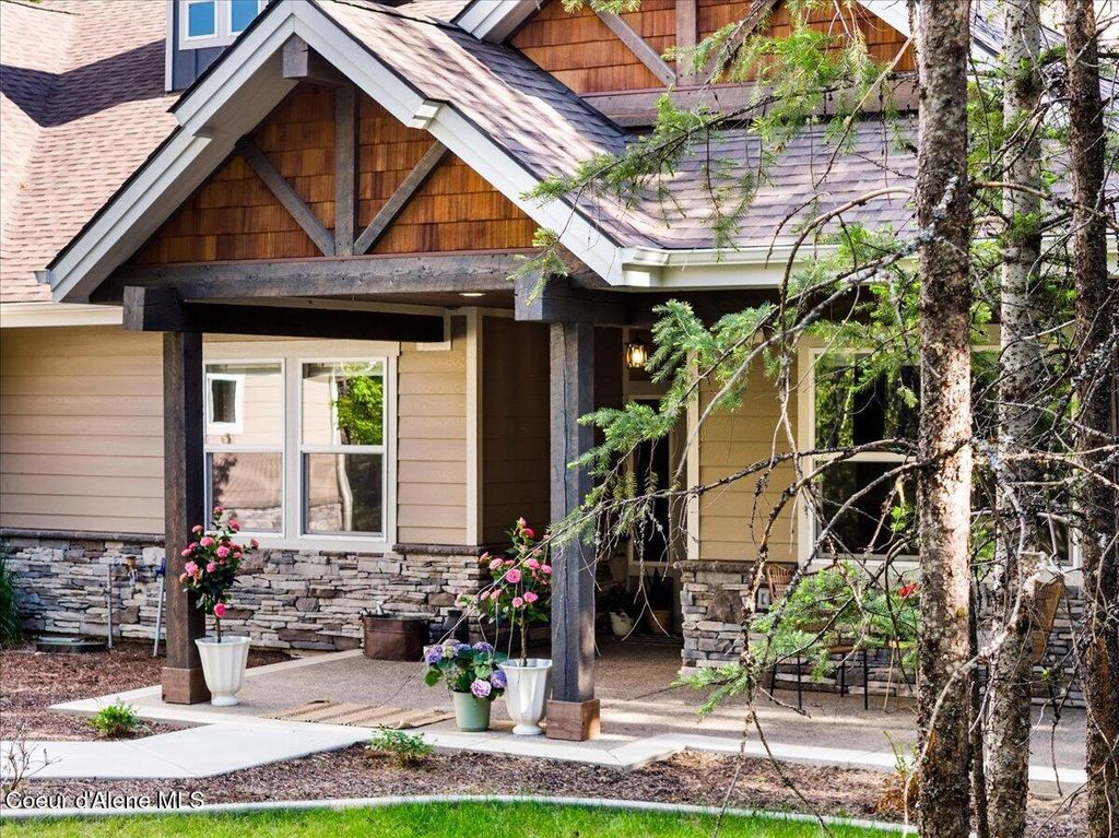 Photo of 92 Graham Ave, Priest River, ID 83856 (MLS # 26-5233)