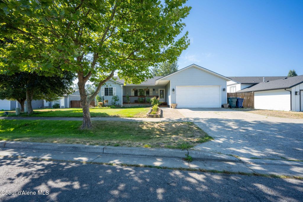 Photo of 850 TRINITY Ct, Coeur dAlene, ID 83815 (MLS # 25-8800)