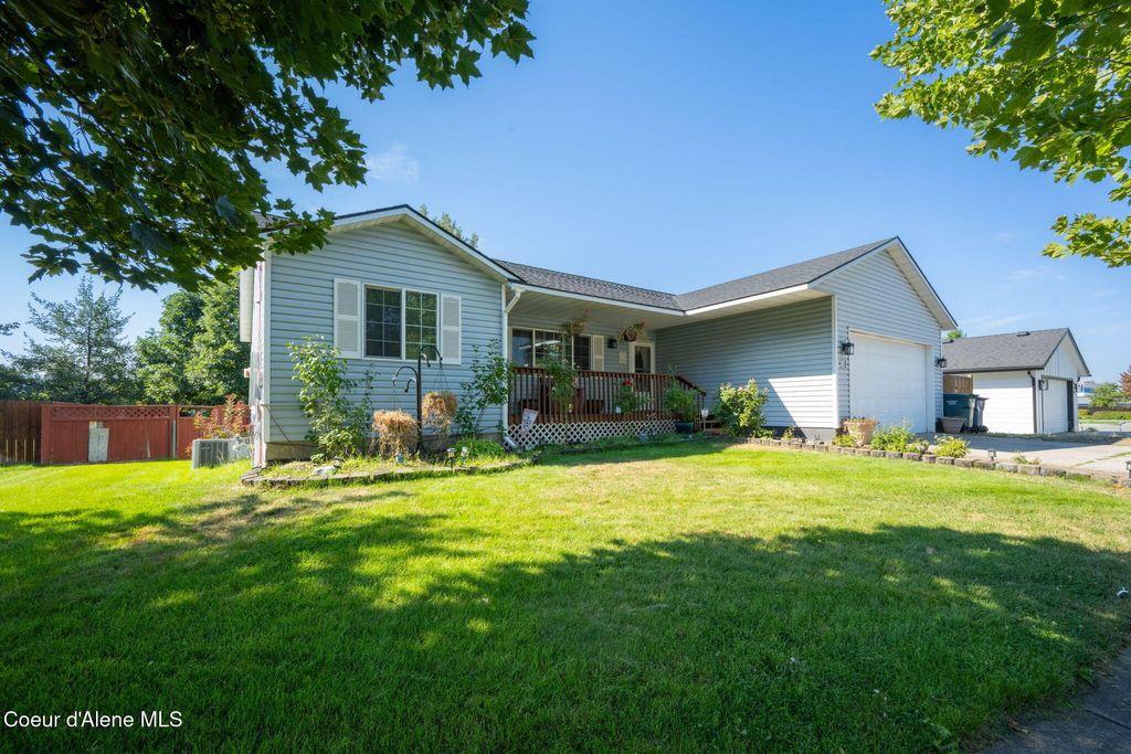 Photo of 850 TRINITY Ct, Coeur dAlene, ID 83815 (MLS # 25-8800)