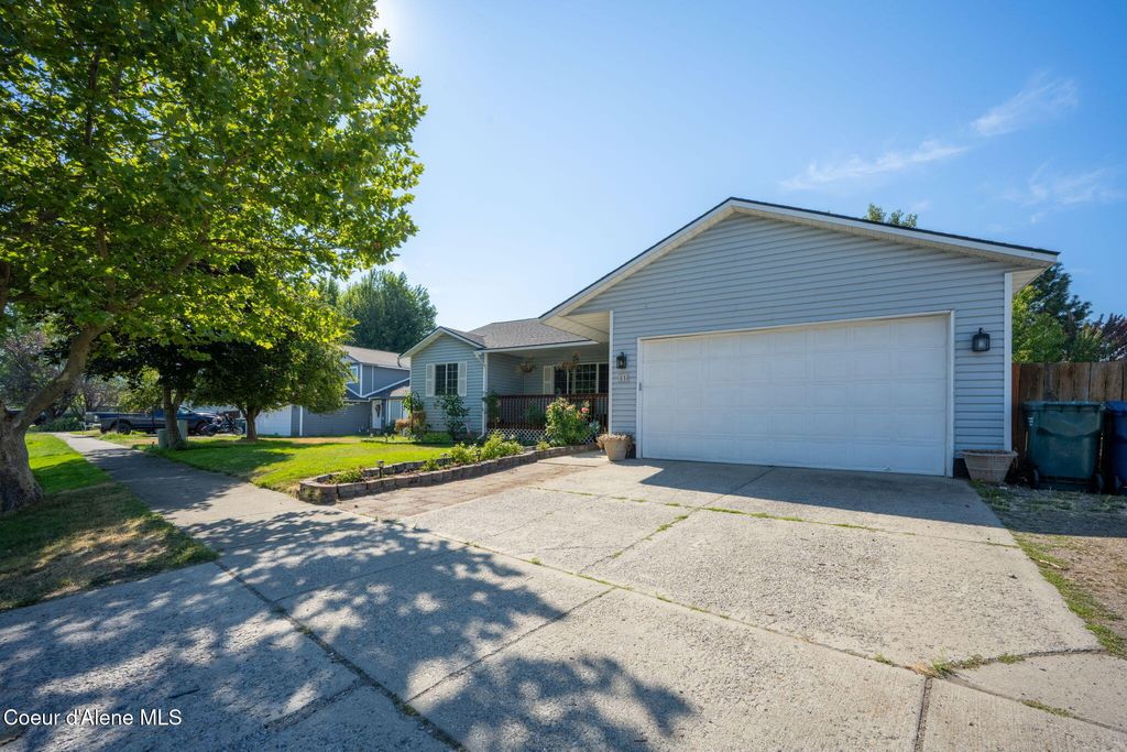Photo of 850 TRINITY Ct, Coeur dAlene, ID 83815 (MLS # 25-8800)