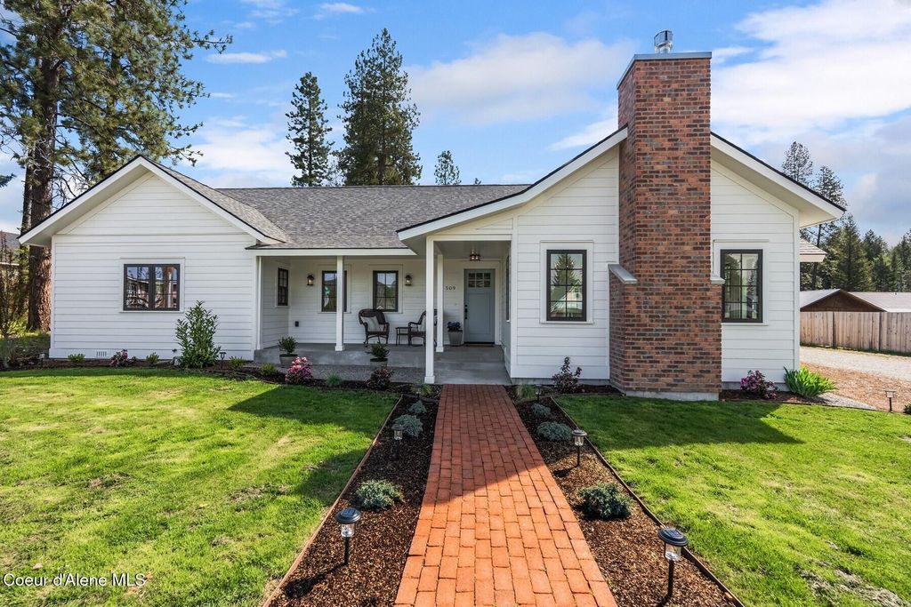 Photo of 509 3rd St, Priest River, ID 83856 (MLS # 26-3986)