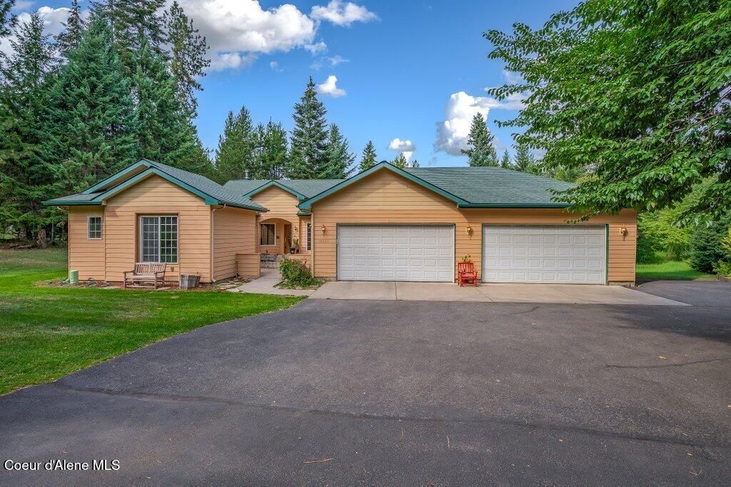 Photo of 18321 RICE Ave, Hauser, ID 83854 (MLS # 25-9633)