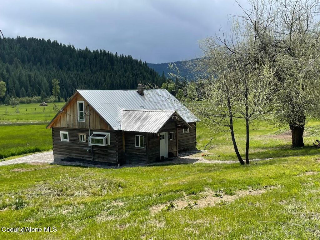 Photo of 408 Quartz Crk Crk, Priest River, ID 83856 (MLS # 25-5505)