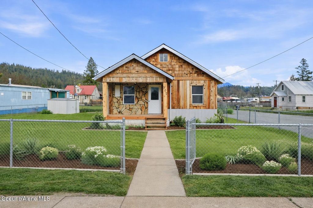 Photo of 502 Wyoming Ave, Pinehurst, ID 83850 (MLS # 26-1274)