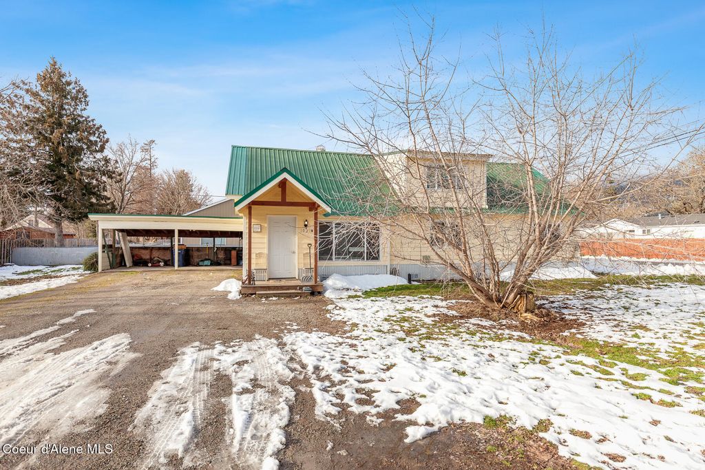 Photo of 1021 Florence Ave, Sandpoint, ID 83864 (MLS # 26-593)