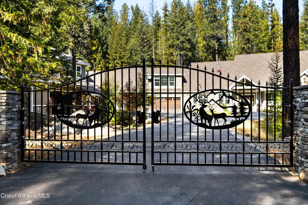 Photo of 399 Forest Knolls Knolls, Sandpoint, ID 83864 (MLS # 24-10194)