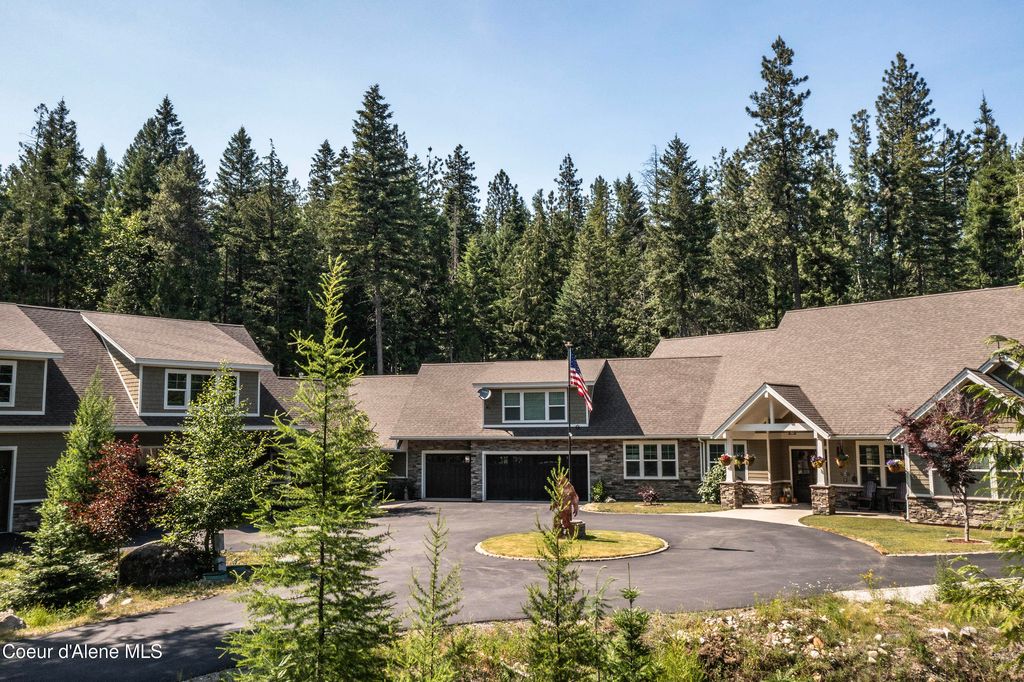 Photo of 399 Forest Knolls Knolls, Sandpoint, ID 83864 (MLS # 24-10194)