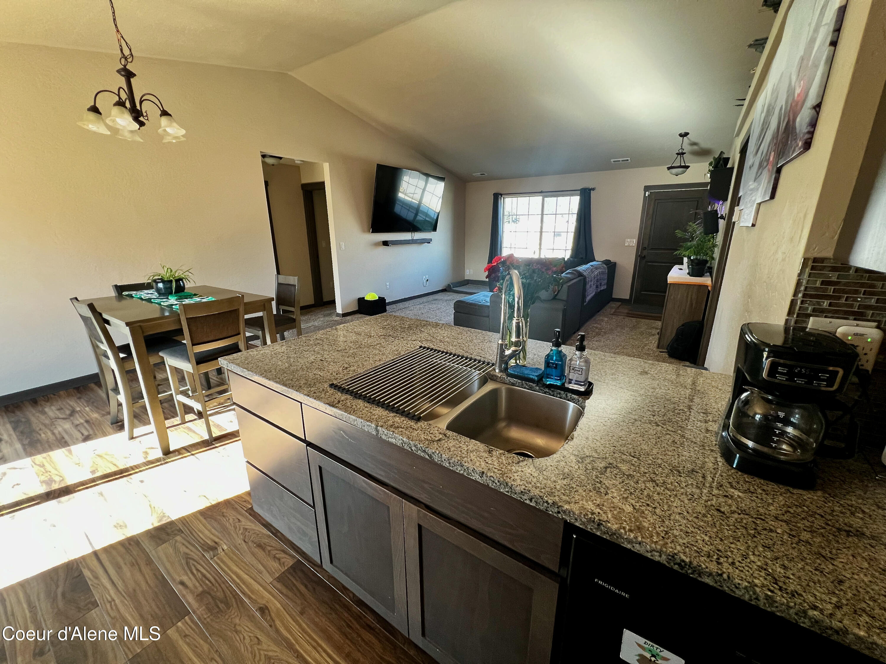 319 Creekview