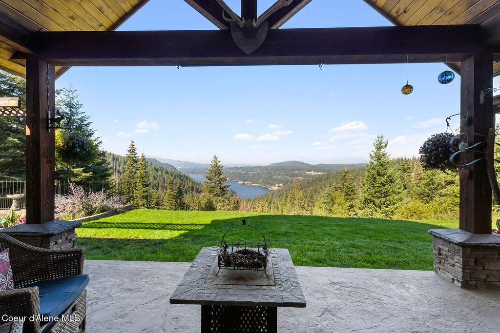 Photo of 995 SADDLEBACK Dr, Coeur dAlene, ID 83814 (MLS # 25-8670)