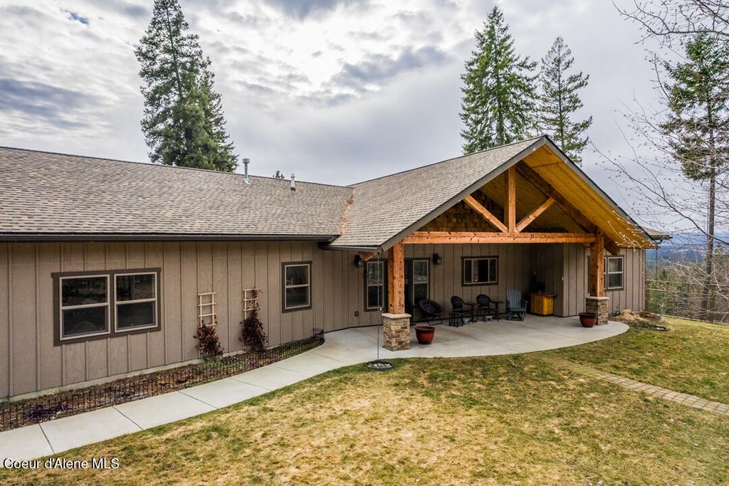 Photo of 427 Wood Duck Ln, Bonners Ferry, ID 83805 (MLS # 26-1224)