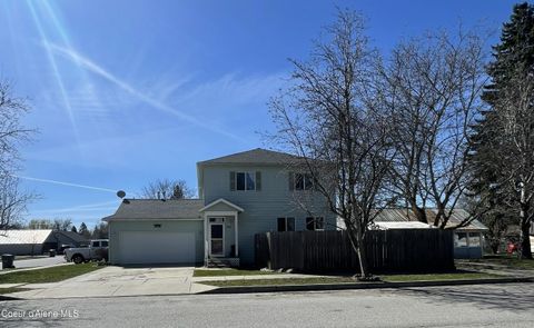 Photo of 1201 Spruce St, Sandpoint, ID 83864 (MLS # 26-3138)