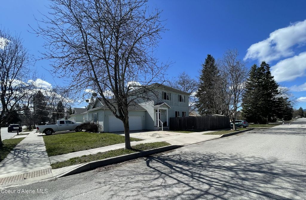 Photo of 1201 Spruce St, Sandpoint, ID 83864 (MLS # 26-3138)