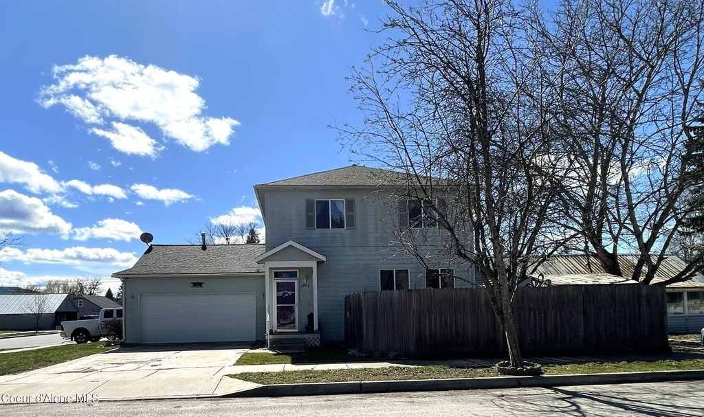 Photo of 1201 Spruce St, Sandpoint, ID 83864 (MLS # 26-3138)