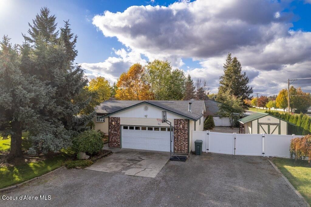 Photo of 1572 VELORA Dr, Post Falls, ID 83854 (MLS # 25-10664)