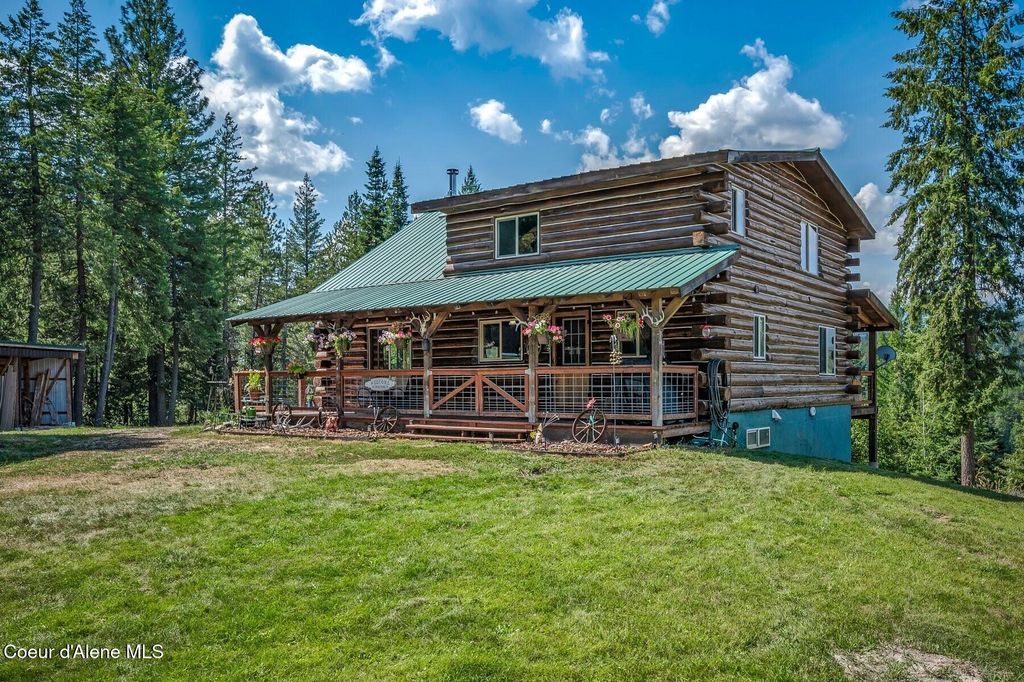 Photo of 124 Brown Creek Rd, Naples, ID 83847 (MLS # 25-8541)