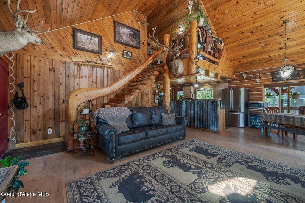 Photo of 124 Brown Creek Rd, Naples, ID 83847 (MLS # 25-8541)