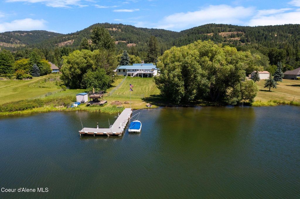 Photo of 291 Comeback Bay Ln Ln, Sagle, ID 83860 (MLS # 25-5106)