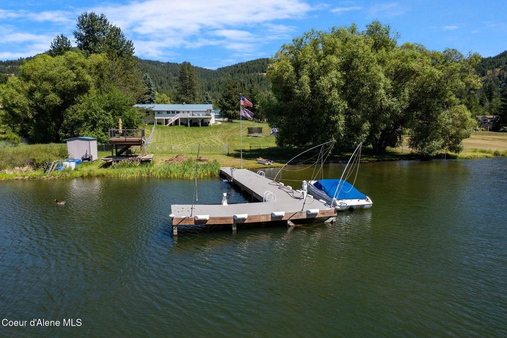 Photo of 291 Comeback Bay Ln Ln, Sagle, ID 83860 (MLS # 25-5106)