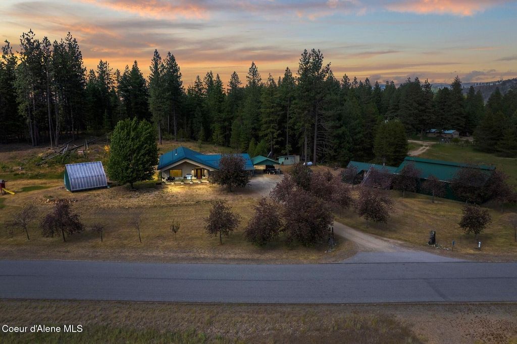 Photo of 159 Frontier Village Village, Naples, ID 83847 (MLS # 26-4081)
