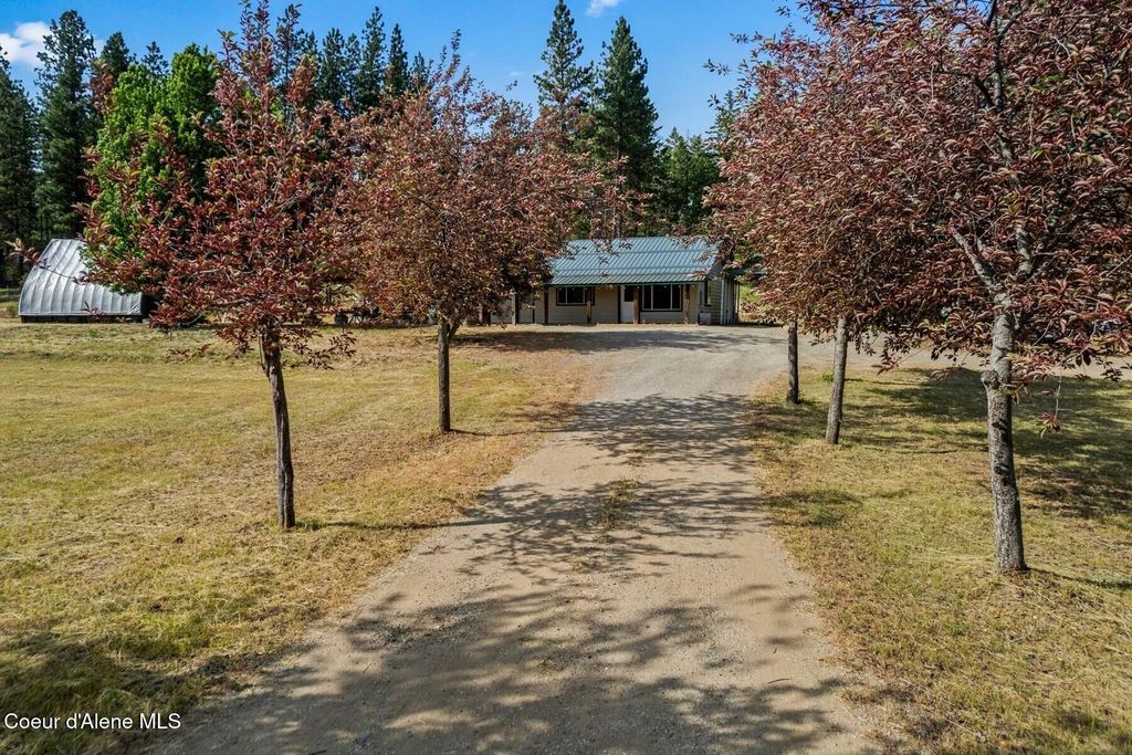 Photo of 159 Frontier Village Village, Naples, ID 83847 (MLS # 26-4081)