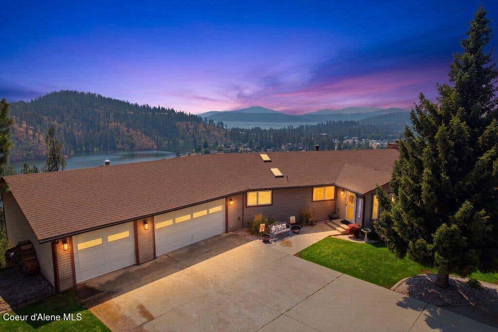 Photo of 3110 Fernan Hill Hill, Coeur dAlene, ID 83814 (MLS # 26-7848)