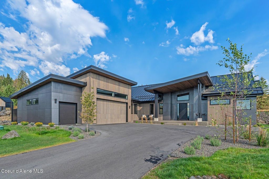 Photo of 15374 CHALONE Dr, Coeur dAlene, ID 83814 (MLS # 25-7208)