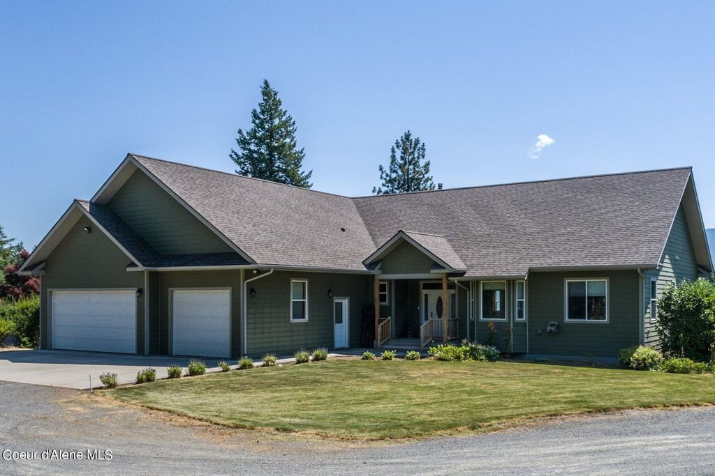 Photo of 1524 Sunrise Rd, Bonners Ferry, ID 83805 (MLS # 25-2477)