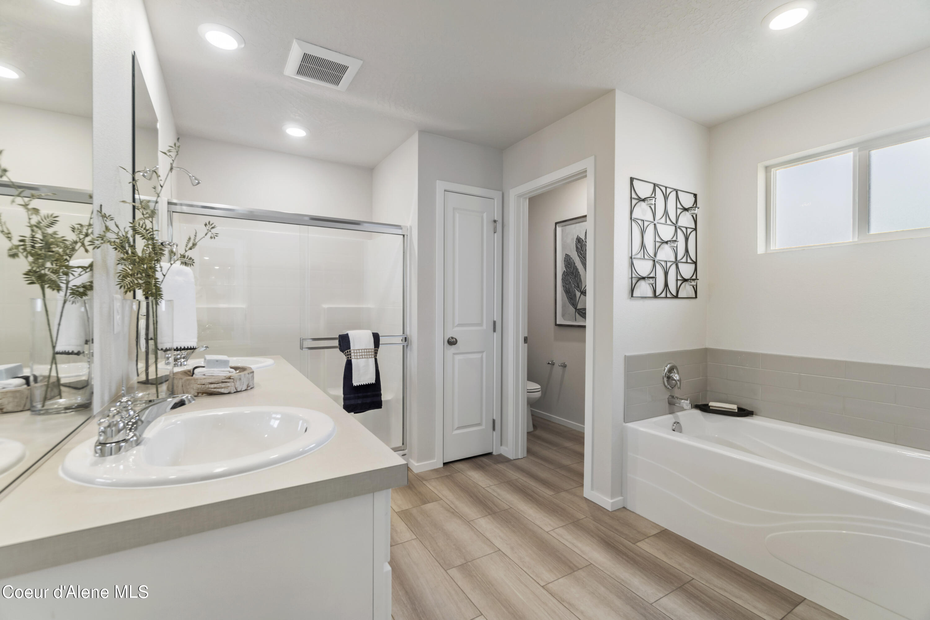 Hayden, Idaho 83835, United States, 4 Bedrooms Bedrooms, ,3 BathroomsBathrooms,Residential,Pending,41926