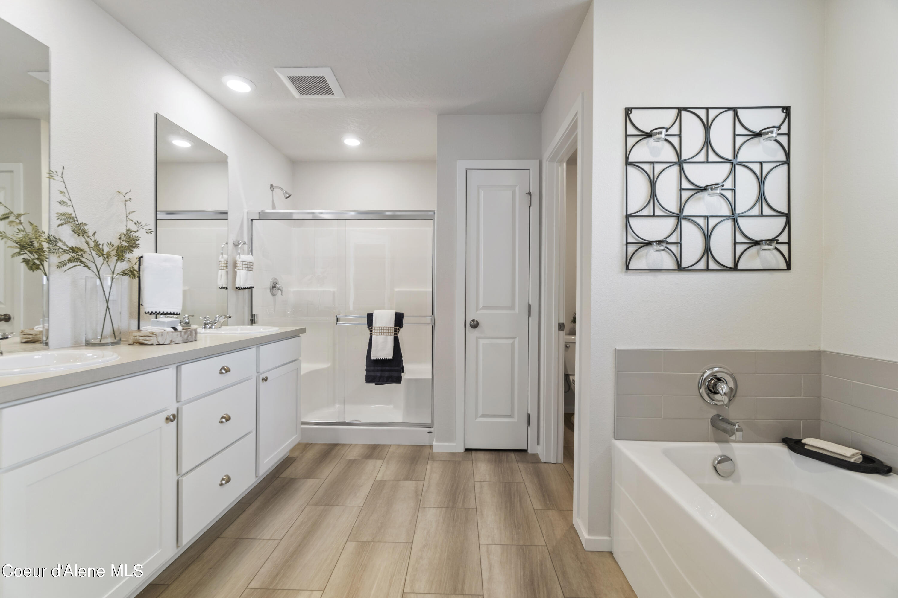 Hayden, Idaho 83835, United States, 4 Bedrooms Bedrooms, ,3 BathroomsBathrooms,Residential,Pending,41926