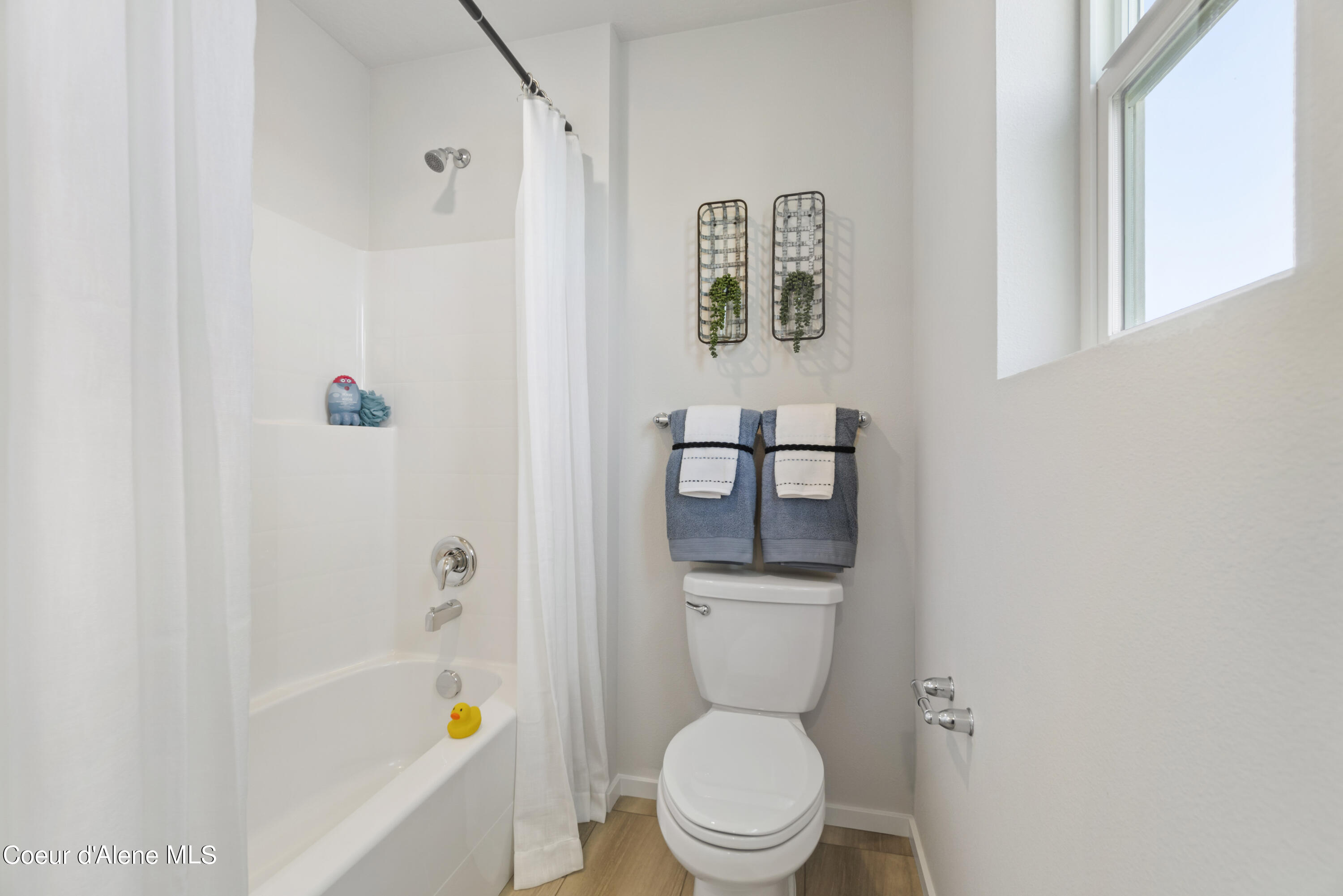 Hayden, Idaho 83835, United States, 4 Bedrooms Bedrooms, ,3 BathroomsBathrooms,Residential,Pending,41926