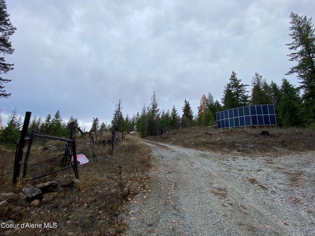 Photo of 696 Raven Ridge Ridge, Sandpoint, ID 83864 (MLS # 25-11064)