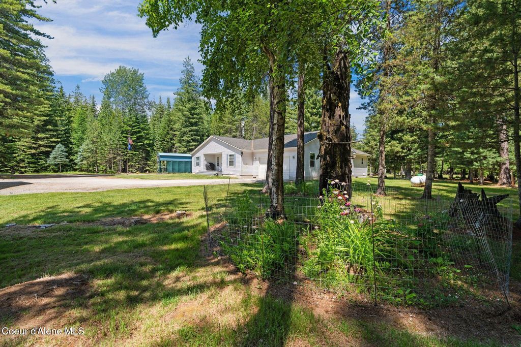 Photo of 249 Indigo Sky Rd, Sandpoint, ID 83864 (MLS # 26-544)