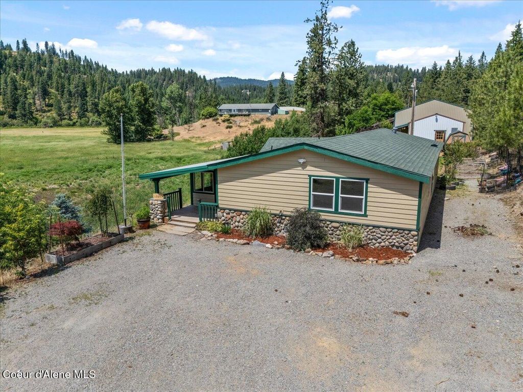 Photo of 13085 Ragged Ridge Ridge, Hauser, ID 83854 (MLS # 26-2865)