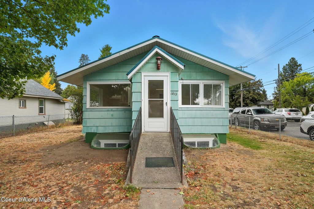 Photo of 1819 Nora St, Coeur dAlene, ID 83814 (MLS # 25-9943)