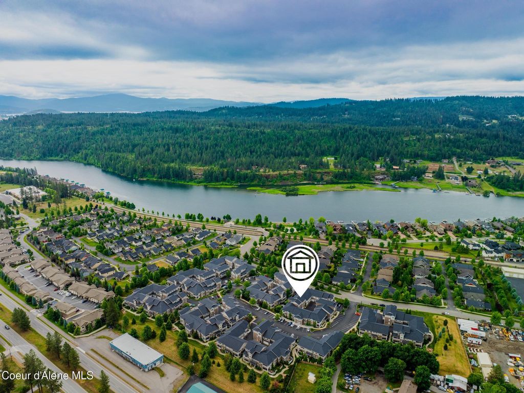 Photo of 4580 GREENCHAIN Loop #1, Coeur dAlene, ID 83814 (MLS # 25-11274)