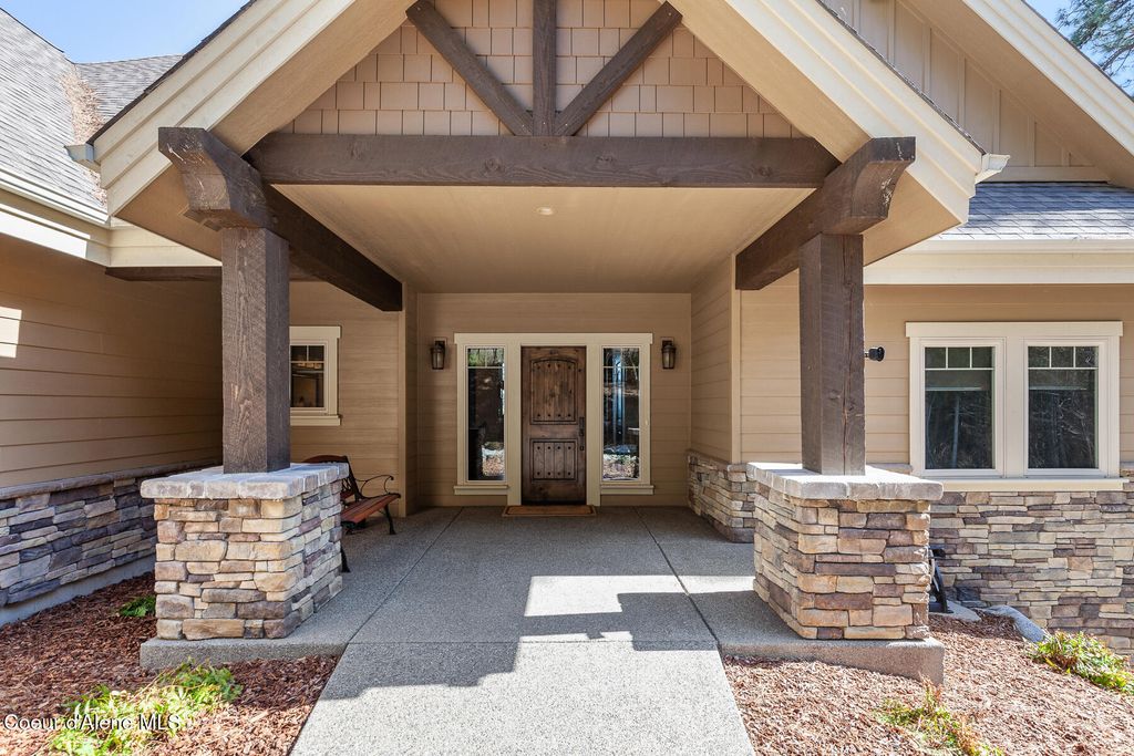 Photo of 1122 FOUR WINDS Rd, Coeur dAlene, ID 83814 (MLS # 25-3209)