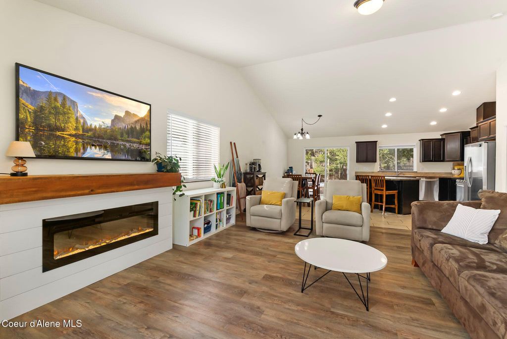 Photo of 102 Park Ln, Sandpoint, ID 83864 (MLS # 26-1160)